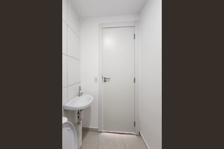 Banheiro  de kitnet/studio para alugar com 1 quarto, 33m² em Santo Cristo, Rio de Janeiro