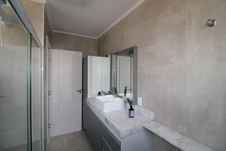 Casa à venda com 170m², 3 quartos e 2 vagasBanheiro