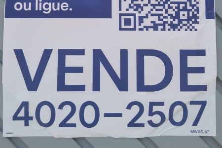 Casa à venda com 170m², 3 quartos e 2 vagasFachada