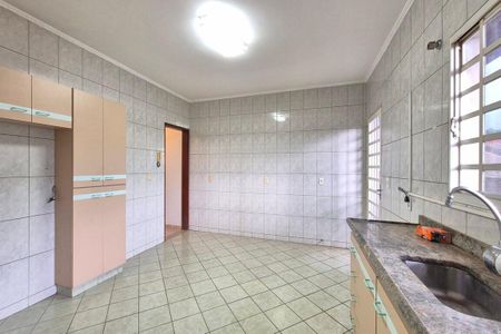 Casa para alugar com 129m², 3 quartos e 3 vagasCozinha 