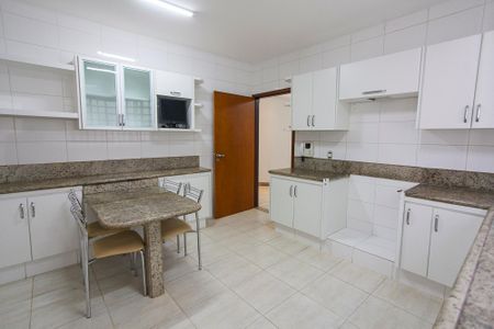 Casa para alugar com 480m², 5 quartos e 4 vagasCozinha