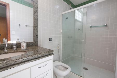 Casa para alugar com 480m², 5 quartos e 4 vagasBanheiro Social