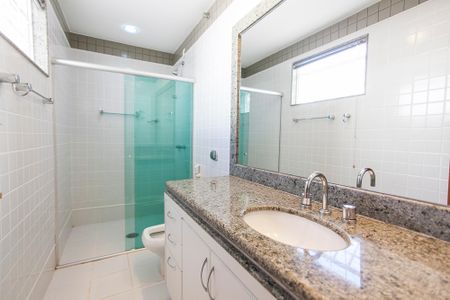 Casa para alugar com 480m², 5 quartos e 4 vagasBanheiro da Suite 1