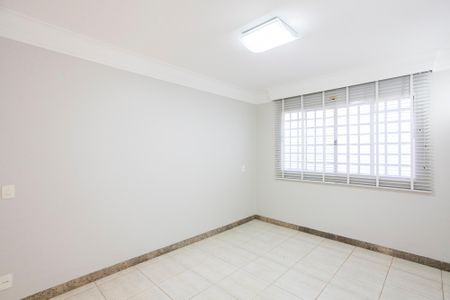Casa para alugar com 480m², 5 quartos e 4 vagasSala 2