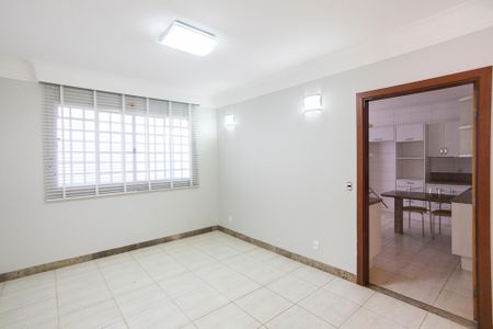 Casa para alugar com 480m², 5 quartos e 4 vagasSala 2