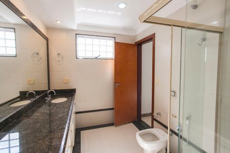 Casa para alugar com 480m², 5 quartos e 4 vagasBanheiro da Suite 2