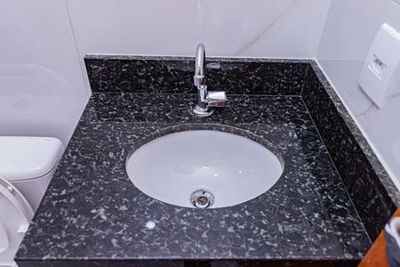 Apartamento à venda com 40m², 2 quartos e sem vaga Apartamento à venda com 40m², 2 quartos e sem vagaBanheiro