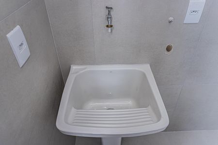 Sala, cozinha e área de serviço de apartamento à venda com 2 quartos, 40m² em Vila Mangalot, São Paulo