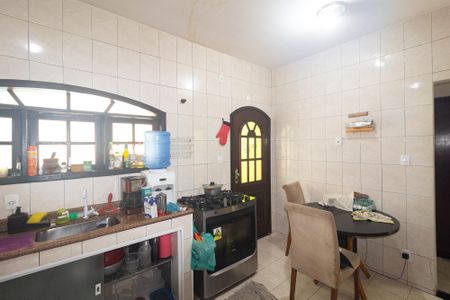 Casa para alugar com 300m², 2 quartos e 2 vagasCozinha