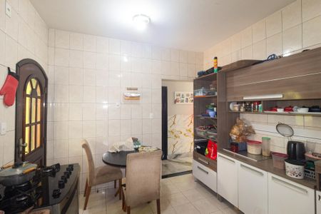 Casa para alugar com 300m², 2 quartos e 2 vagasCozinha