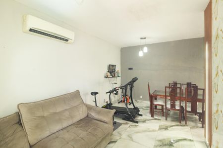 Casa para alugar com 300m², 2 quartos e 2 vagasSala