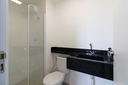 Banheiro de kitnet/studio para alugar com 1 quarto, 29m² em Butantã, São Paulo