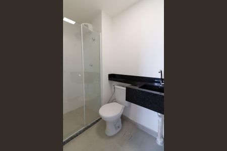 Banheiro de kitnet/studio para alugar com 1 quarto, 29m² em Butantã, São Paulo