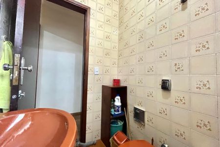 Casa à venda com 250m², 3 quartos e 2 vagas Casa à venda com 250m², 3 quartos e 2 vagasBanheiro Corredor