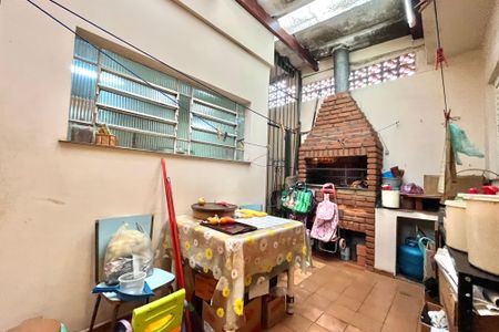 Casa à venda com 250m², 3 quartos e 2 vagas Casa à venda com 250m², 3 quartos e 2 vagasQuintal