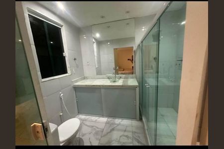 Banheiro de kitnet/studio para alugar com 1 quarto, 58m² em Tijuca, Rio de Janeiro