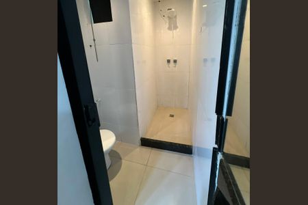 Banheiro de kitnet/studio para alugar com 1 quarto, 50m² em Tijuca, Rio de Janeiro