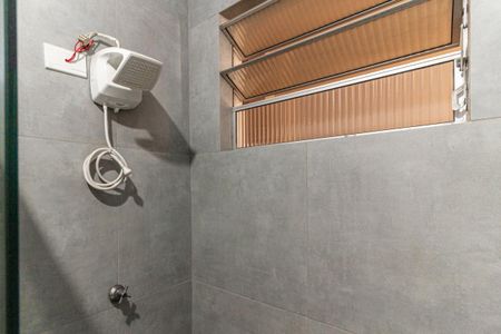 Banheiro de kitnet/studio para alugar com 1 quarto, 28m² em Vila Buarque, São Paulo