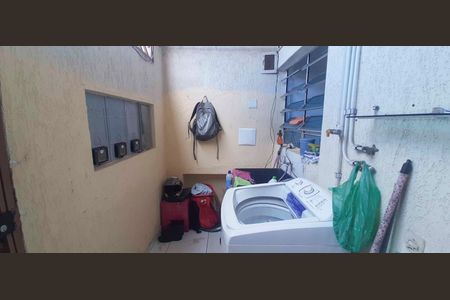 Casa à venda com 200m², 6 quartos e 1 vagaCasa 1 - Área de Serviço