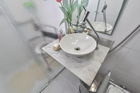 Apartamento à venda com 93m², 2 quartos e 1 vaga Apartamento à venda com 93m², 2 quartos e 1 vagaBanheiro