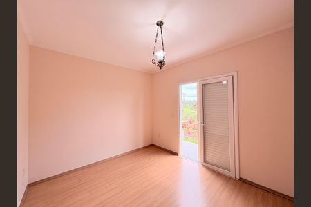 Casa de condomínio à venda com 300m², 4 quartos e 5 vagasQuarto 2