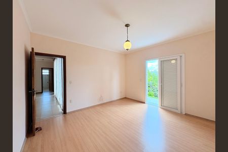 Casa de condomínio à venda com 300m², 4 quartos e 5 vagasSuíte