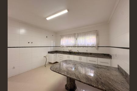 Casa de condomínio à venda com 300m², 4 quartos e 5 vagasCozinha