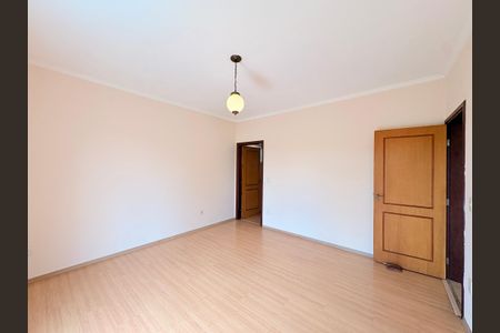 Casa de condomínio à venda com 300m², 4 quartos e 5 vagasSuíte