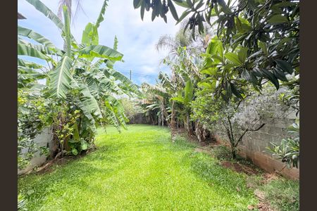 Casa de condomínio à venda com 300m², 4 quartos e 5 vagasQuintal