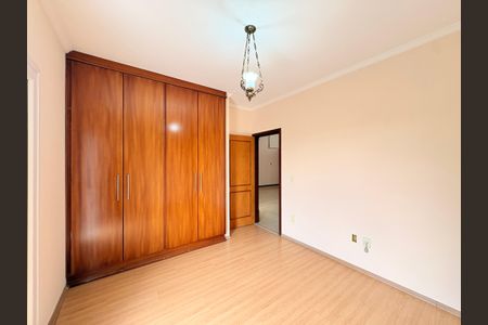 Casa de condomínio à venda com 300m², 4 quartos e 5 vagasQuarto 2