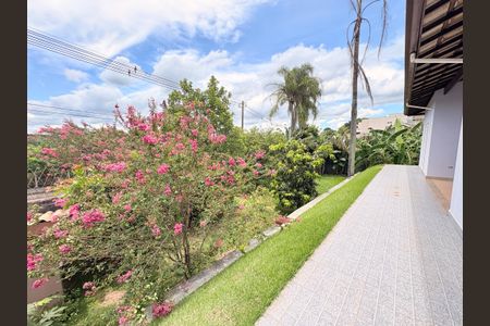 Casa de condomínio à venda com 300m², 4 quartos e 5 vagasQuintal