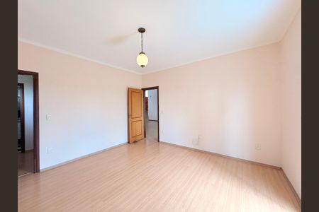 Casa de condomínio à venda com 300m², 4 quartos e 5 vagasSuíte