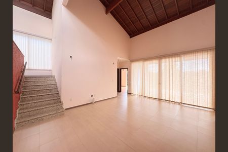 Casa de condomínio à venda com 300m², 4 quartos e 5 vagasSala andar inferior