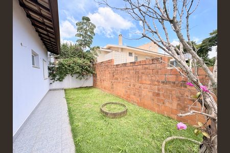 Casa de condomínio à venda com 300m², 4 quartos e 5 vagasQuintal