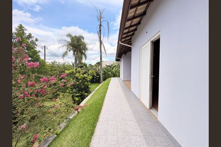 Casa de condomínio à venda com 300m², 4 quartos e 5 vagasQuintal