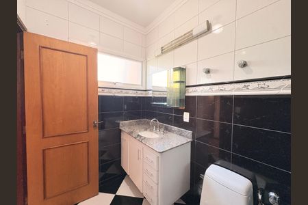 Casa de condomínio à venda com 300m², 4 quartos e 5 vagasBanheiro da Suíte