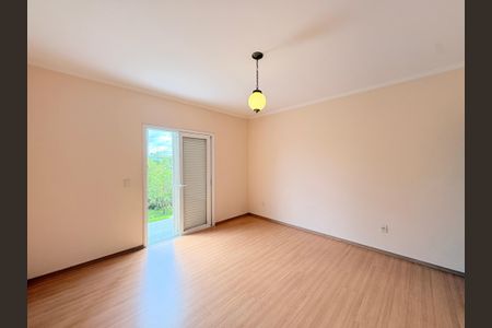 Casa de condomínio à venda com 300m², 4 quartos e 5 vagasSuíte