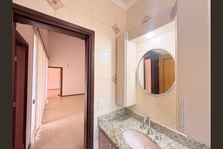 Casa de condomínio à venda com 300m², 4 quartos e 5 vagasBanheiro Social