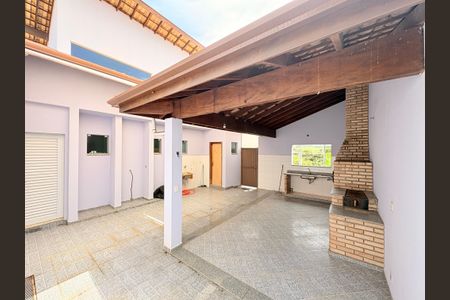 Casa de condomínio à venda com 300m², 4 quartos e 5 vagasÁrea de Serviço e Churrasqueira