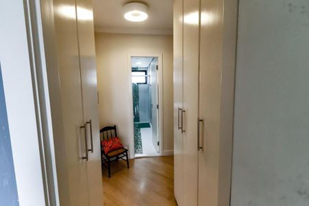 Apartamento à venda com 162m², 4 quartos e 3 vagasArmários - corredor