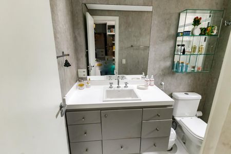 Apartamento à venda com 162m², 4 quartos e 3 vagasBanheiro da Suíte 2