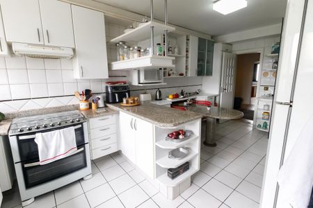 Apartamento à venda com 162m², 4 quartos e 3 vagasCozinha - Armários