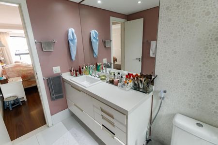 Apartamento à venda com 162m², 4 quartos e 3 vagasBanheiro da Suíte 1