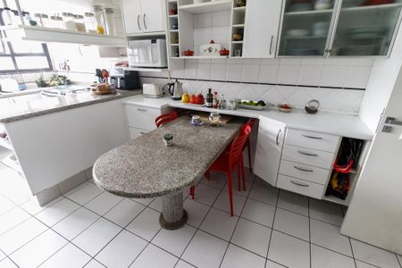 Apartamento à venda com 162m², 4 quartos e 3 vagasDetalhe da cozinha