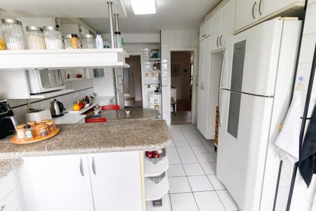 Apartamento à venda com 162m², 4 quartos e 3 vagasCozinha - Armários