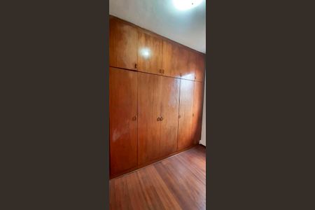 Apartamento para alugar com 60m², 2 quartos e 1 vaga Apartamento para alugar com 60m², 2 quartos e 1 vagaArmários do Quarto 2