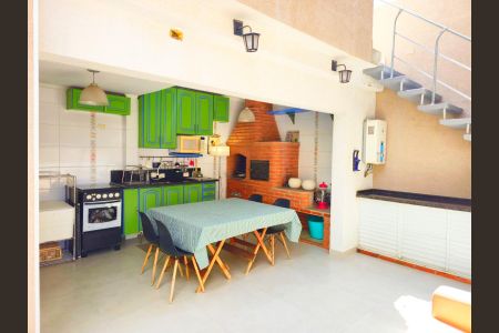 Casa à venda com 240m², 4 quartos e 4 vagasVaranda gourmet