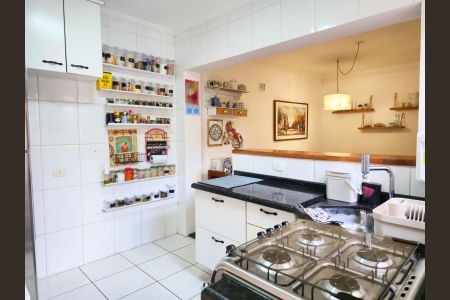 Casa à venda com 240m², 4 quartos e 4 vagasCozinha 