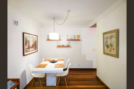 Casa à venda com 240m², 4 quartos e 4 vagasCozinha 
