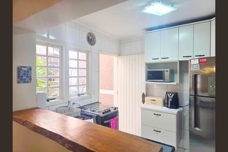 Casa à venda com 240m², 4 quartos e 4 vagasCozinha 